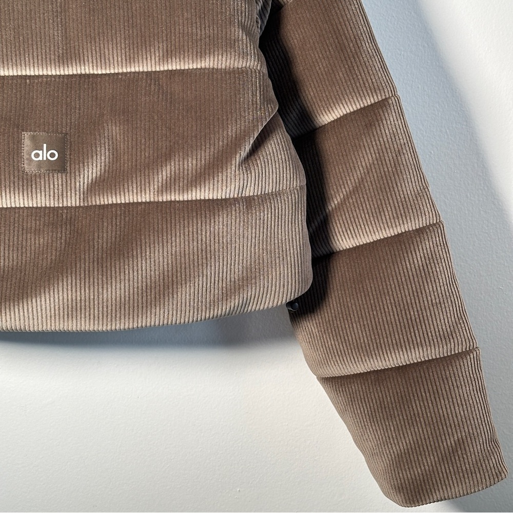 Alo Yoga Ribbed Velour Gold Rush Puffer in macchiato Small - Picture 8 of 8